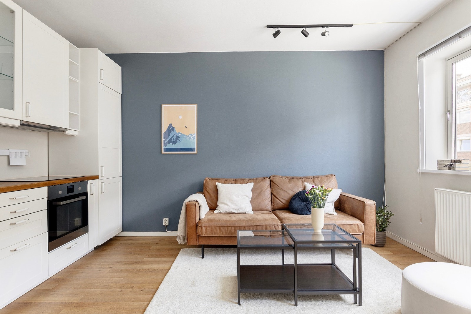 Her får du gleden av god takhøyde (2,68 m) og store vindusflater som gir en luftig og god romfølelse. Galleribilde