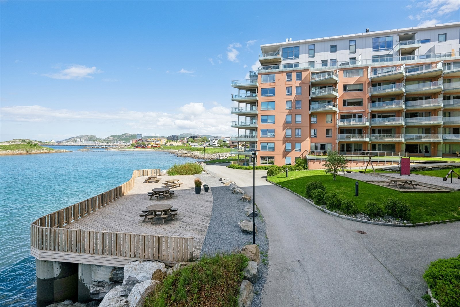 Bodø Panorama med sine velkjente opparbeidet fellesområder. Galleribilde