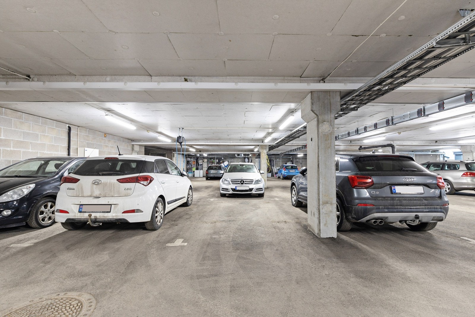 Fast parkering i felles garasjeanlegg Galleribilde