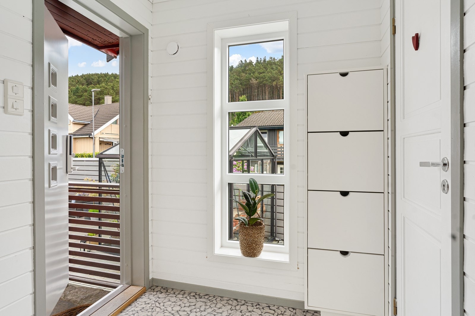 Entré med inngangsdør med kodelås Galleribilde