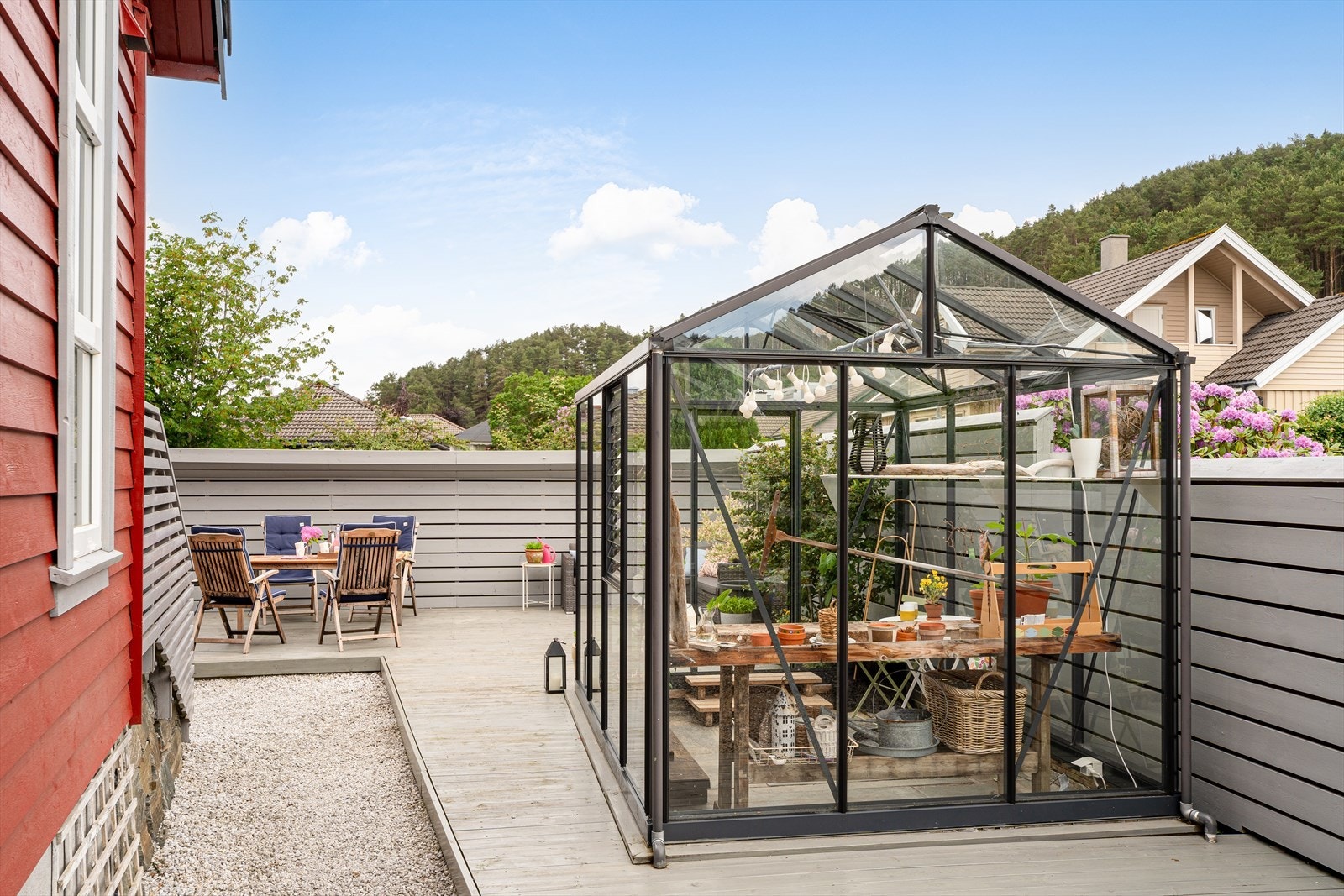Deler av uteområdet er inngjerdet - perfekt for dem med dyr eller små barn Galleribilde