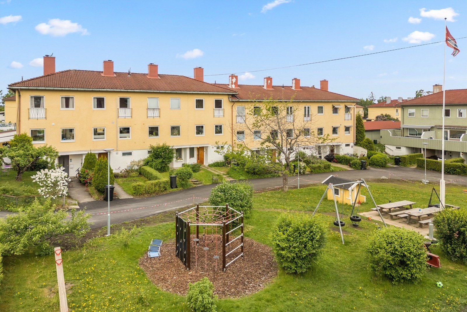 Inngang fra felles tun Galleribilde