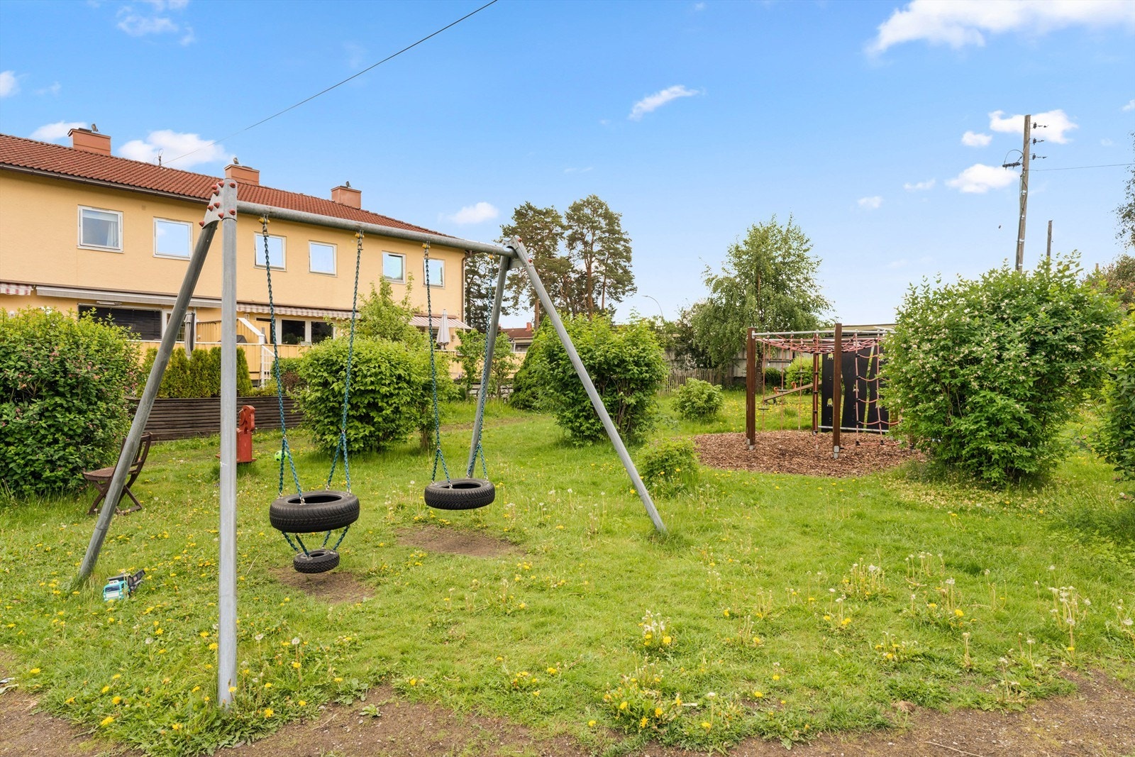 Felles tun med lekeplass Galleribilde