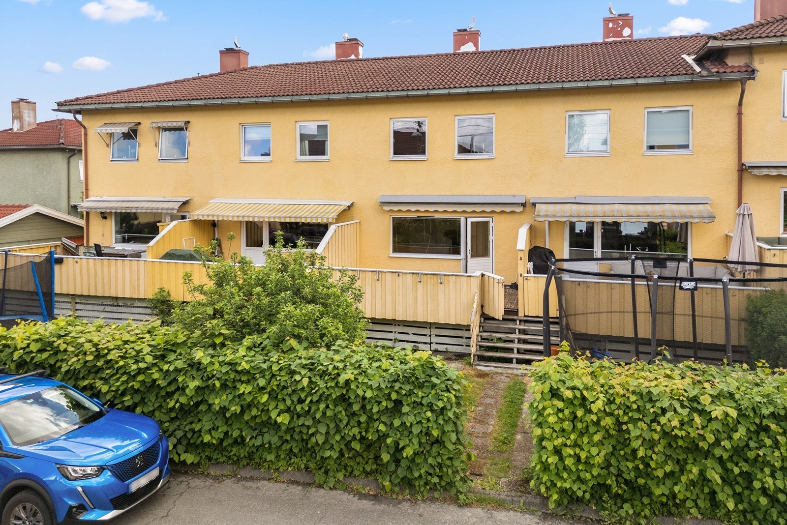 Vestvendt hage og terrasse Galleribilde