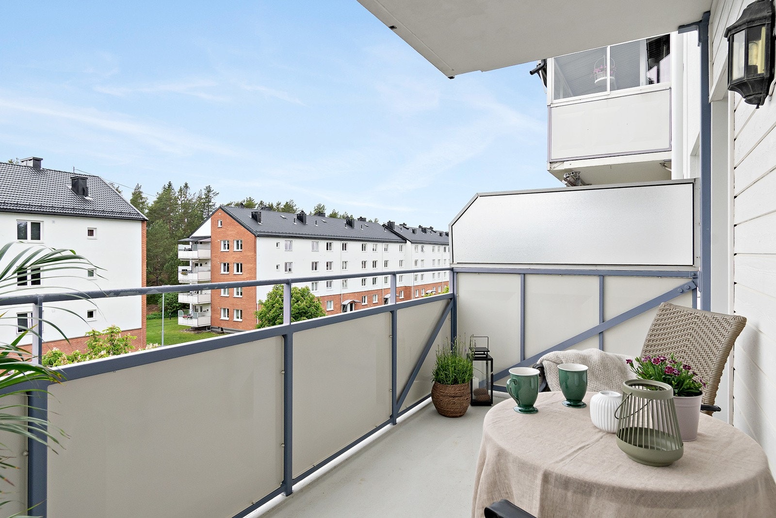 Her er det god plass til ønsket møblement og grill hvor man kan invitere venner og familie til hyggelige sammenkomster. Galleribilde