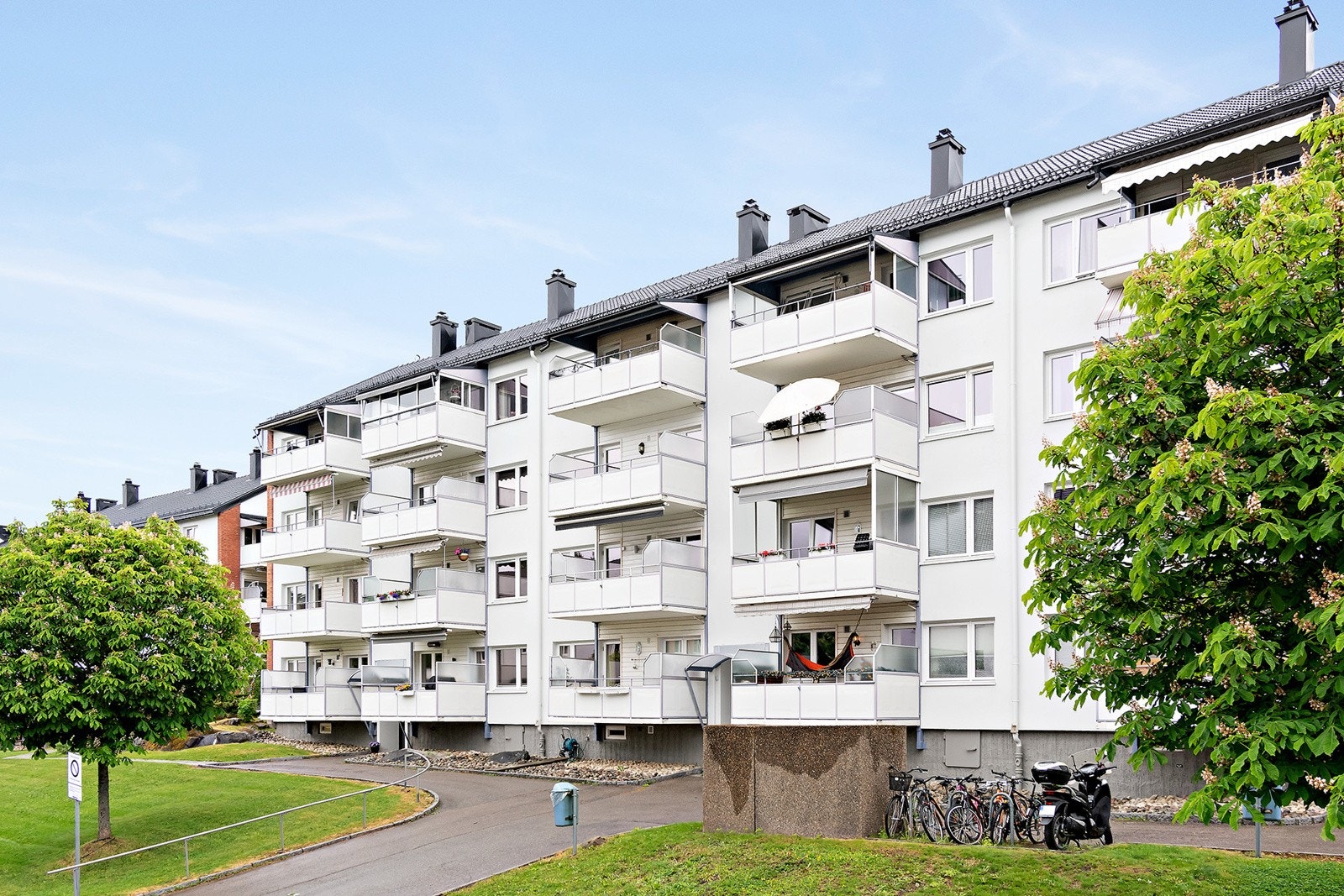 Borettslaget har nylig gjennomført felles vedlikehold på tak, fasader, vinduer/balkongdører og oppganger. Galleribilde