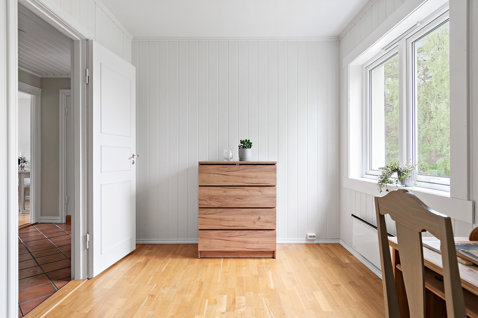 Leilighetens soverom 2 kan fint brukes som barnerom, gjesterom, kontor eller hobbyrom. Galleribilde