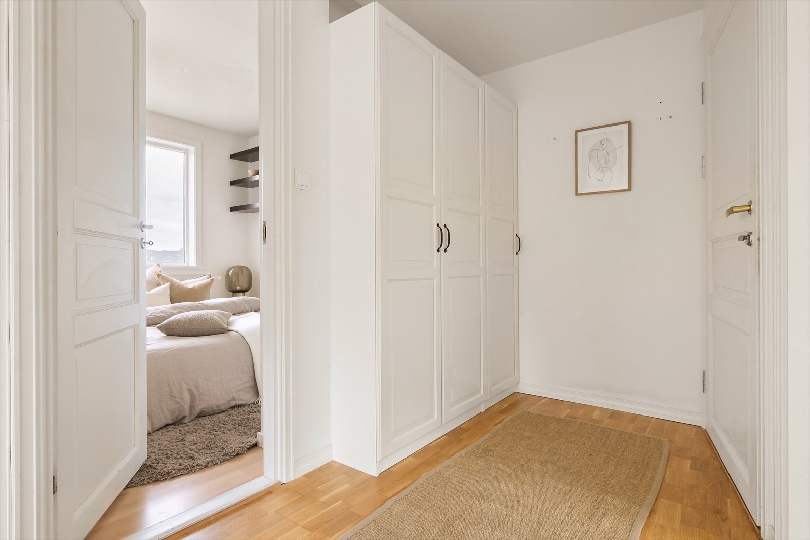 Gang med plass til oppbevaring Galleribilde