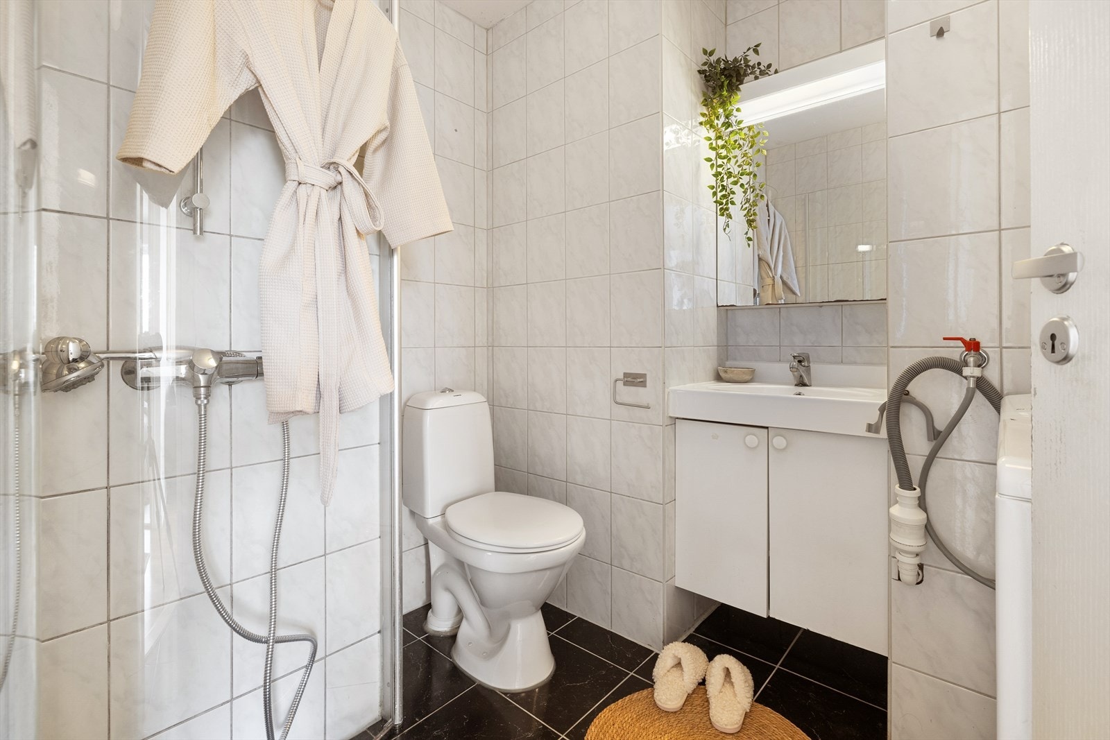 Helfliset bad - takstmannen har registrert fukt på badet, så det bør ny eier oppgradere Galleribilde