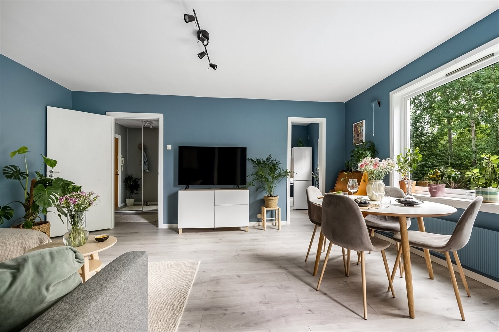 I 2020 ble gulvene i stue, gang og soverom byttet Galleribilde