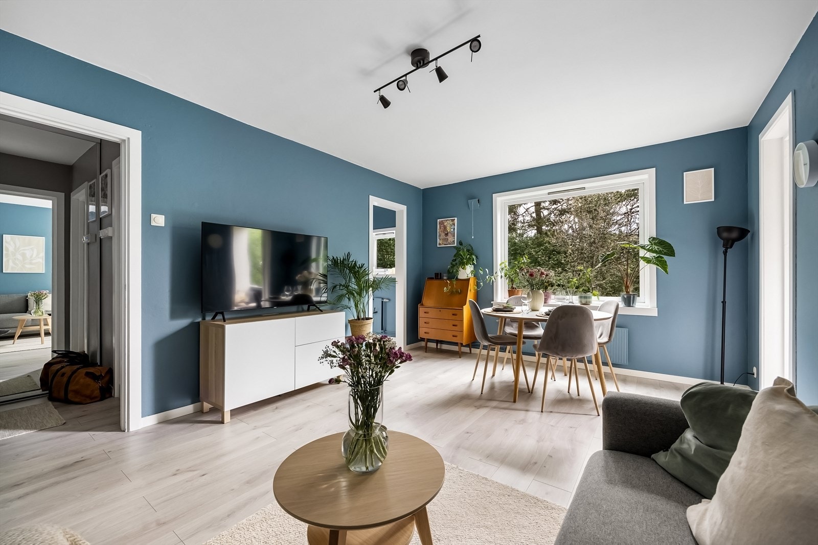 Borettslaget har også garasjeplasser som kan leies Galleribilde