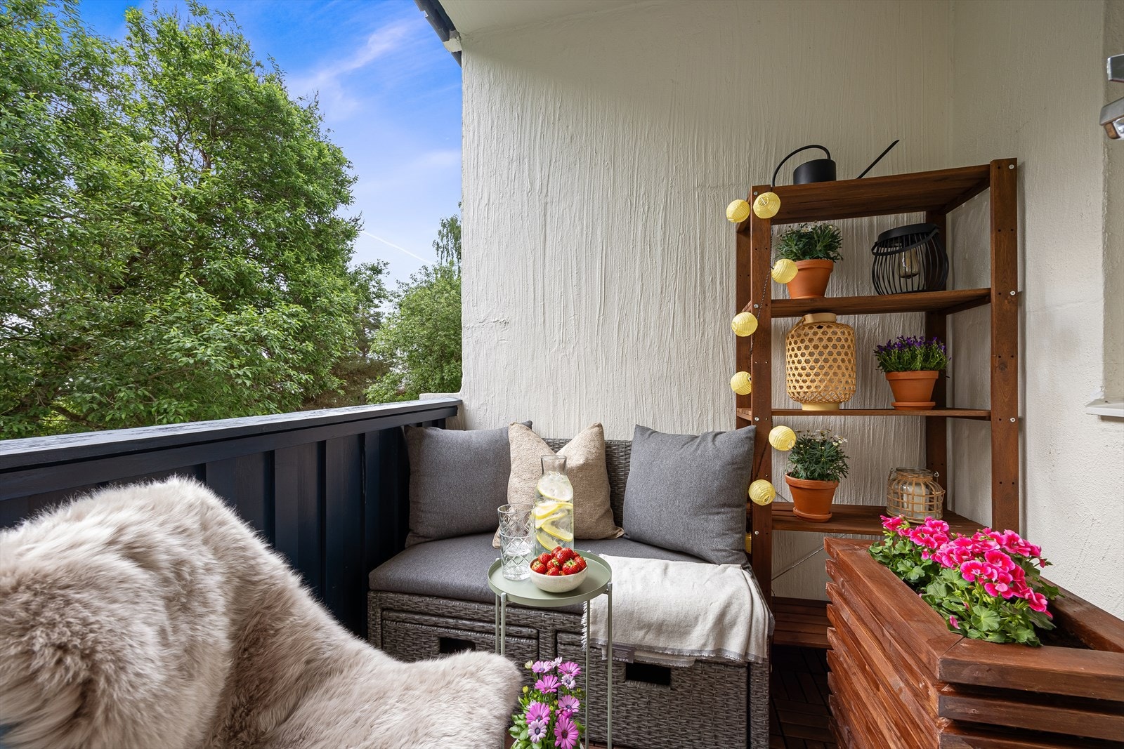 Da man ligger helt innerst i blindvei til markagrensa, så er det helt stille omgivelser Galleribilde