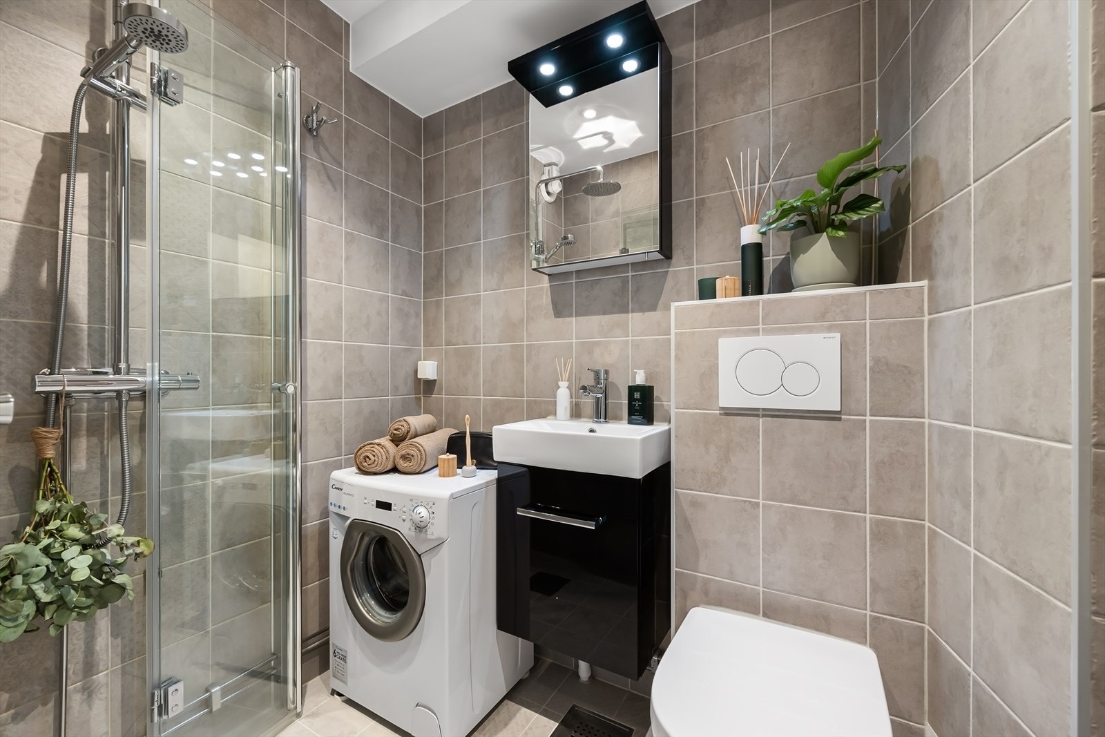 Meget lekkert bad som er pusset opp i 2019 Galleribilde