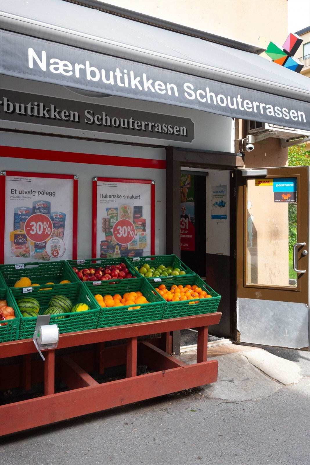 Gangavstand til Grünerløkka, Torshov, Løren og Tøyen med sine populære gatecafeer, restauranter og nisjeforretninger. Galleribilde