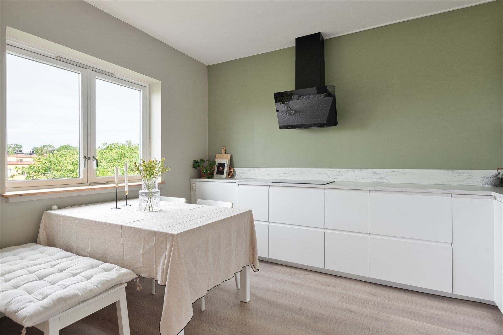 Her er det også plass til en hyggelig spisegruppe. Galleribilde