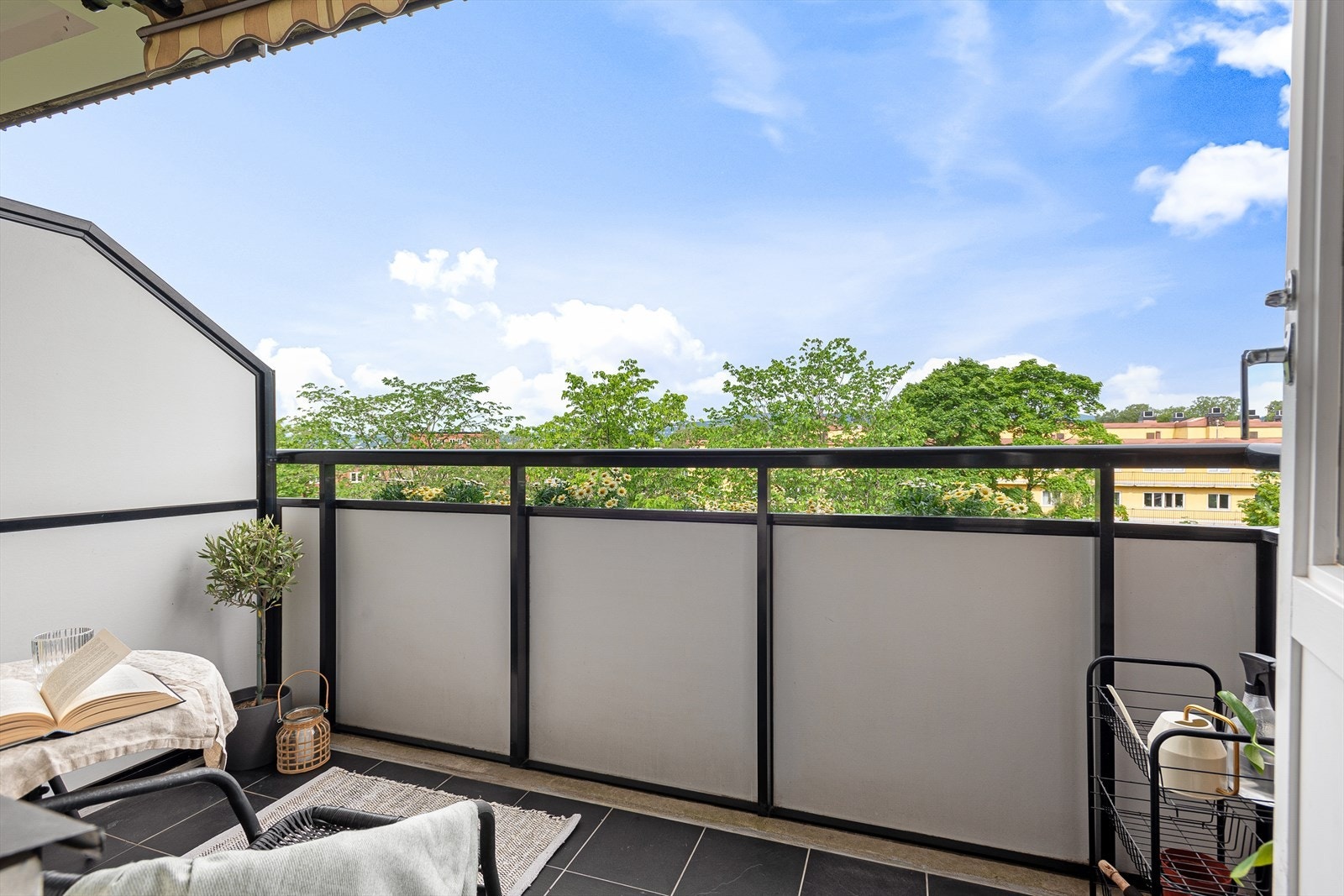 Leiligheten byr på en flott nord-vestvendt balkong med gode solforhold. Galleribilde