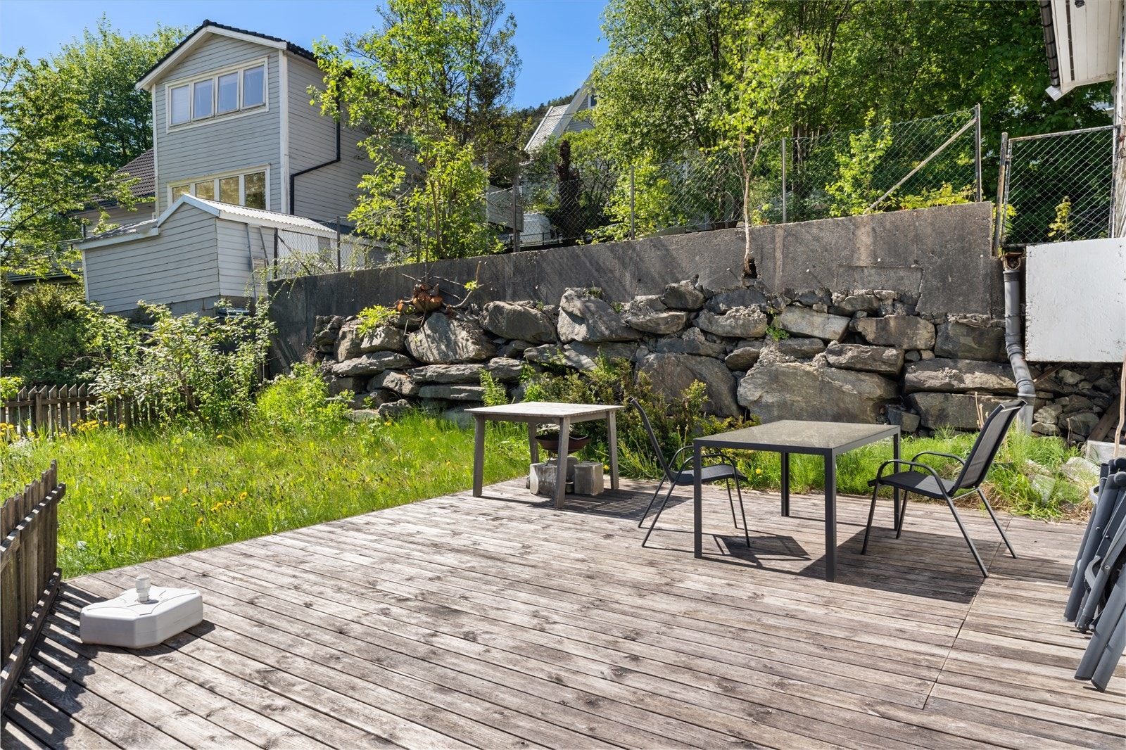 Gode solforhold med plass til ønsket utemøblement. Galleribilde