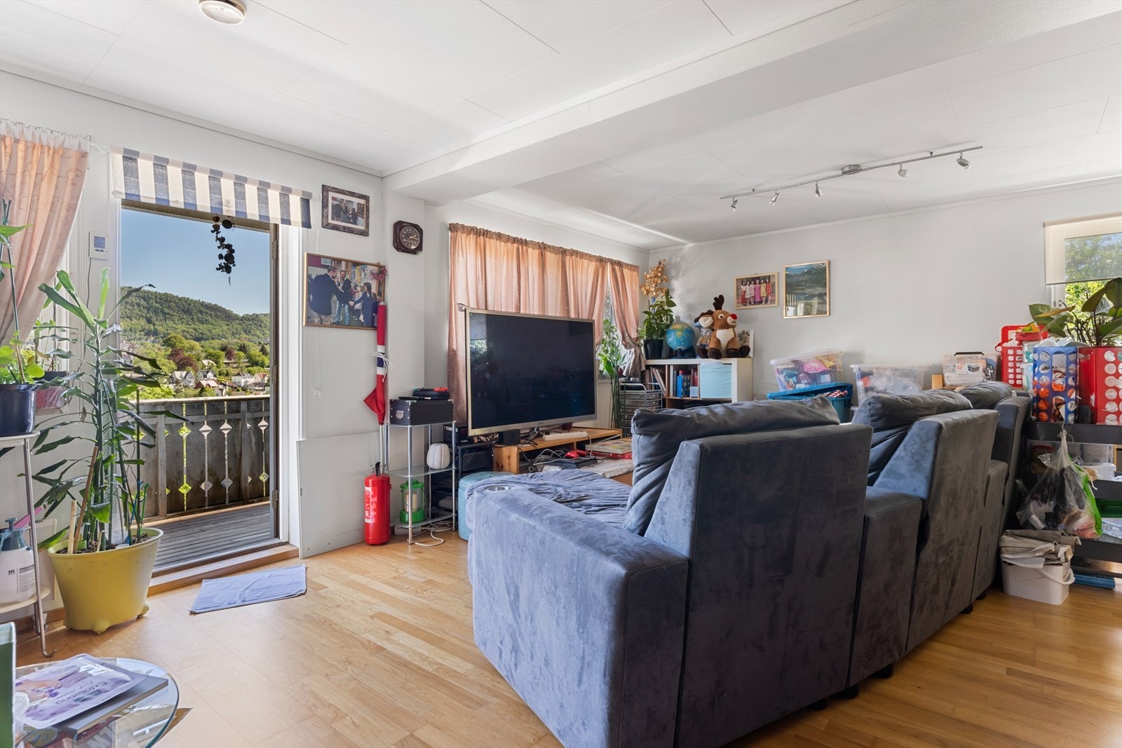 Boligens andre etasje er en leilighet på 100m² og er p.t utleid for kr 14.375,- i mnd. Galleribilde