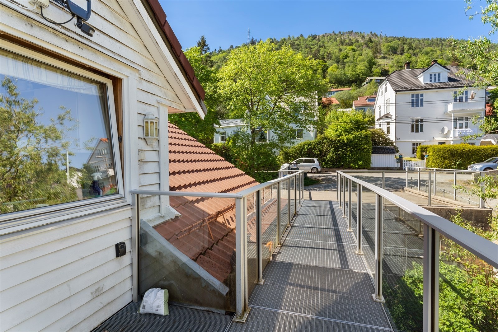 Adkomstvei til loftsleiligheten. Galleribilde