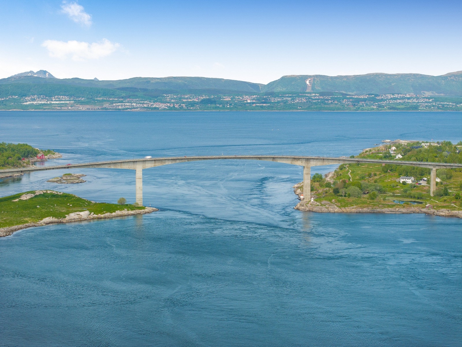 Det er også særlig populært å oppleve verdens sterkeste malstrøm fra RIB, og observere det rike biologiske livet under vannoverflaten på dykketur. Galleribilde