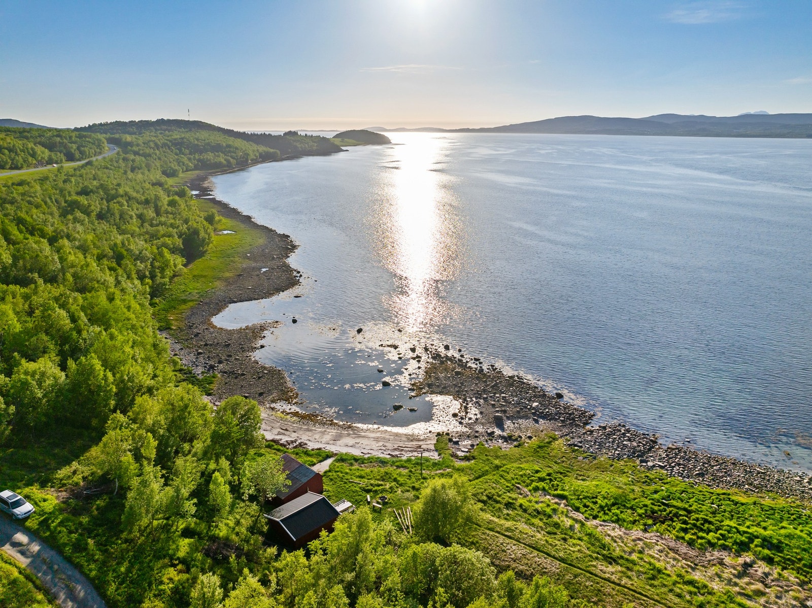 Området består i all hovedsak av fritidsboliger og naust. Galleribilde