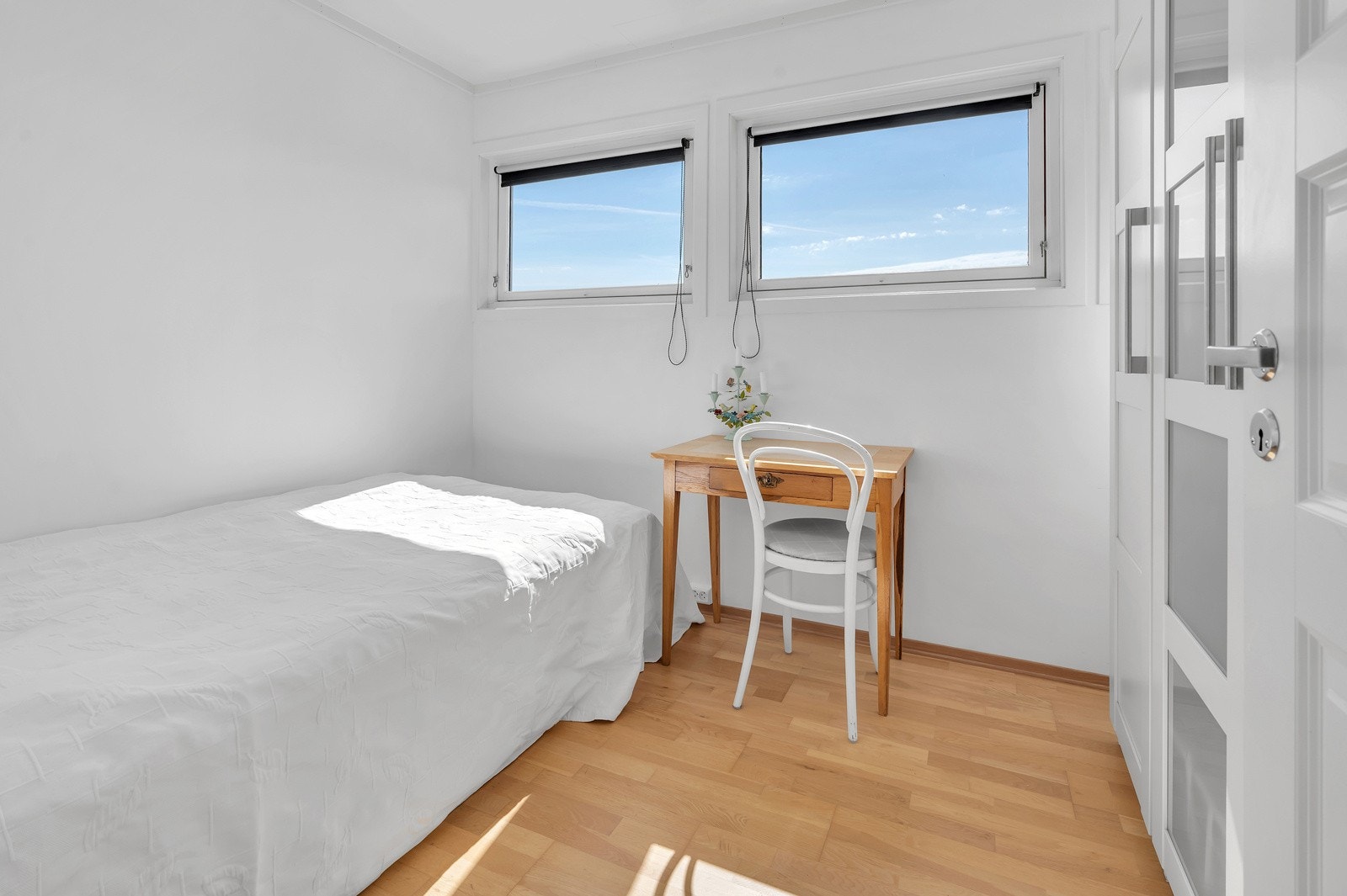 Soverom nummer 2. Også dette i lyse, behagelige farger. Galleribilde