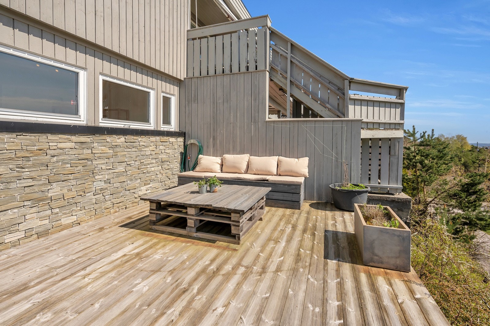 Også her er det mange muligheter for utemøblement og god utsikt. Galleribilde