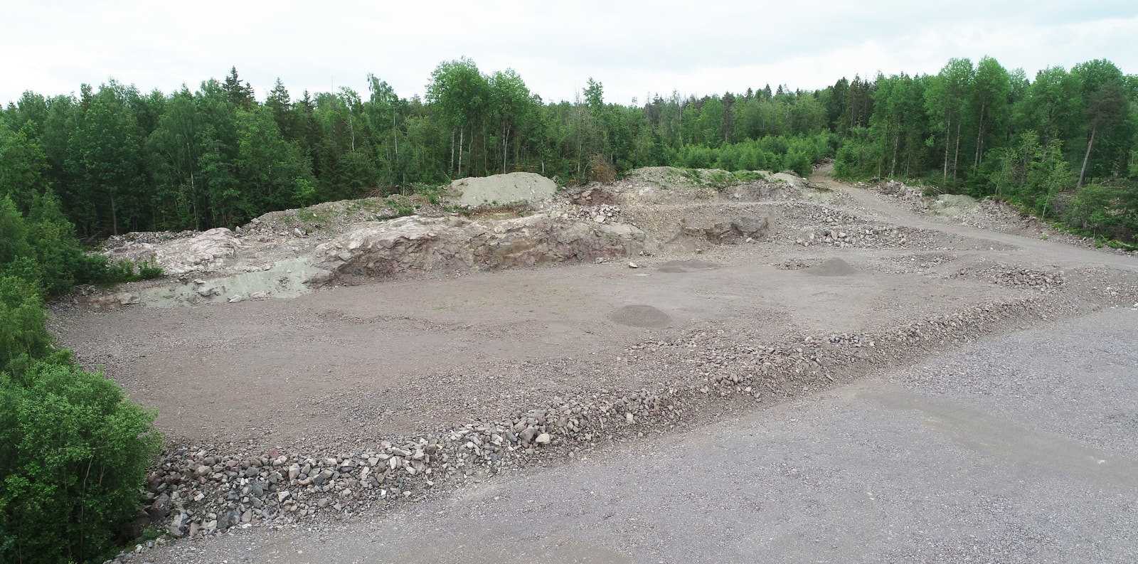 Tomt 4 er på 6000 kvm, og er ferdig planert og opparbeidet med infrastruktur frem til tomtegrense. Klart til bygging. Galleribilde