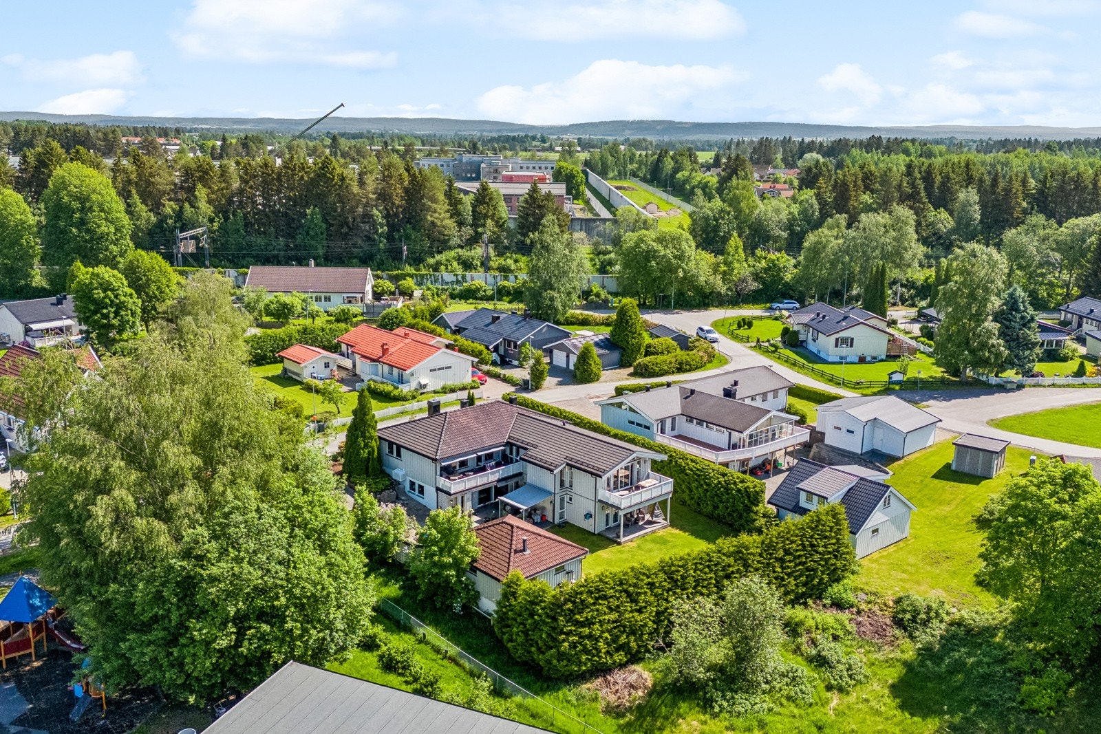 EIE eiendomsmegling v/ Sebastian R. Prestby (952 97 578) presenterer Bakkestien 4 A, B, C Galleribilde