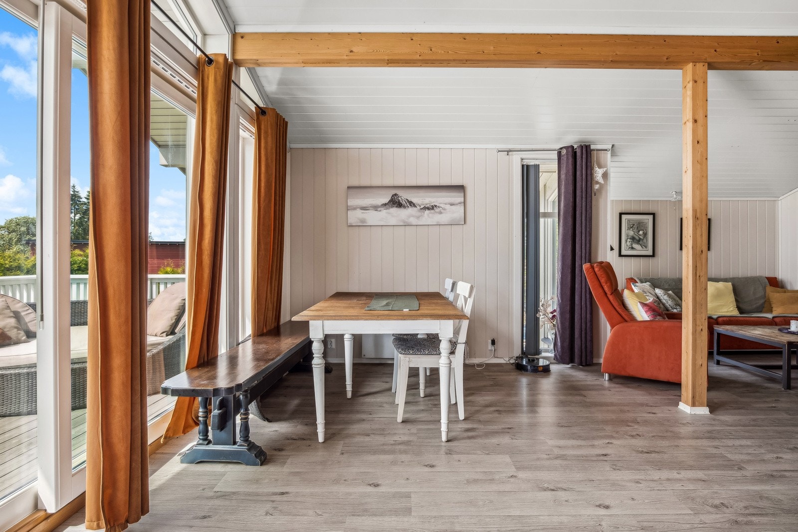 Fra Stuen er det direkte utgang til balkongen Galleribilde