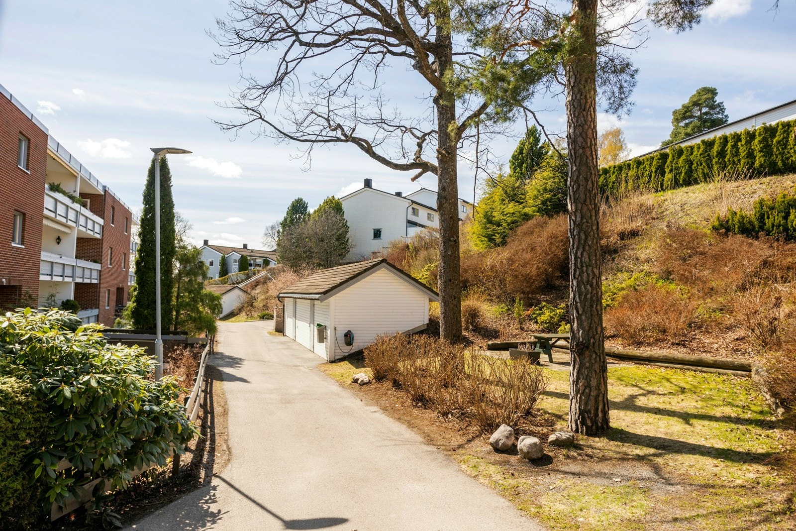 Leiligheten har en meget sentral og attraktiv beliggenhet på Ullern/Åsjordet med nærhet til både natur og servicetilbud. Galleribilde