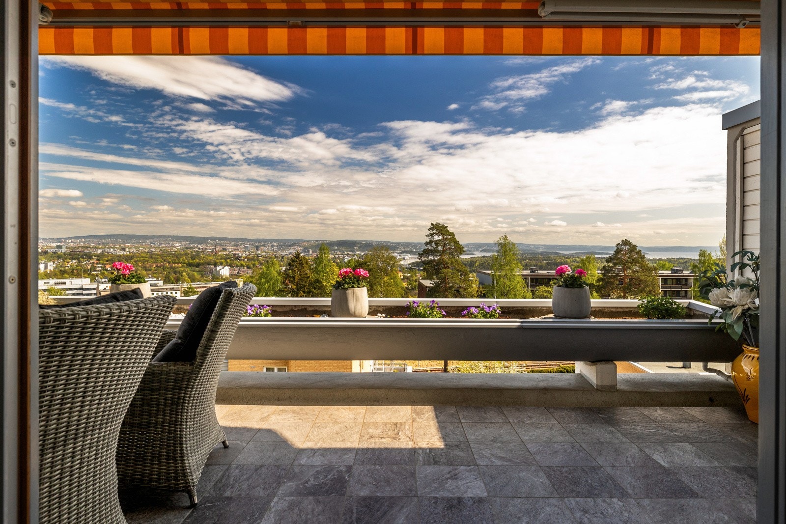 Leiligheten har en idyllisk beliggenhet på Ullernåsen. Galleribilde