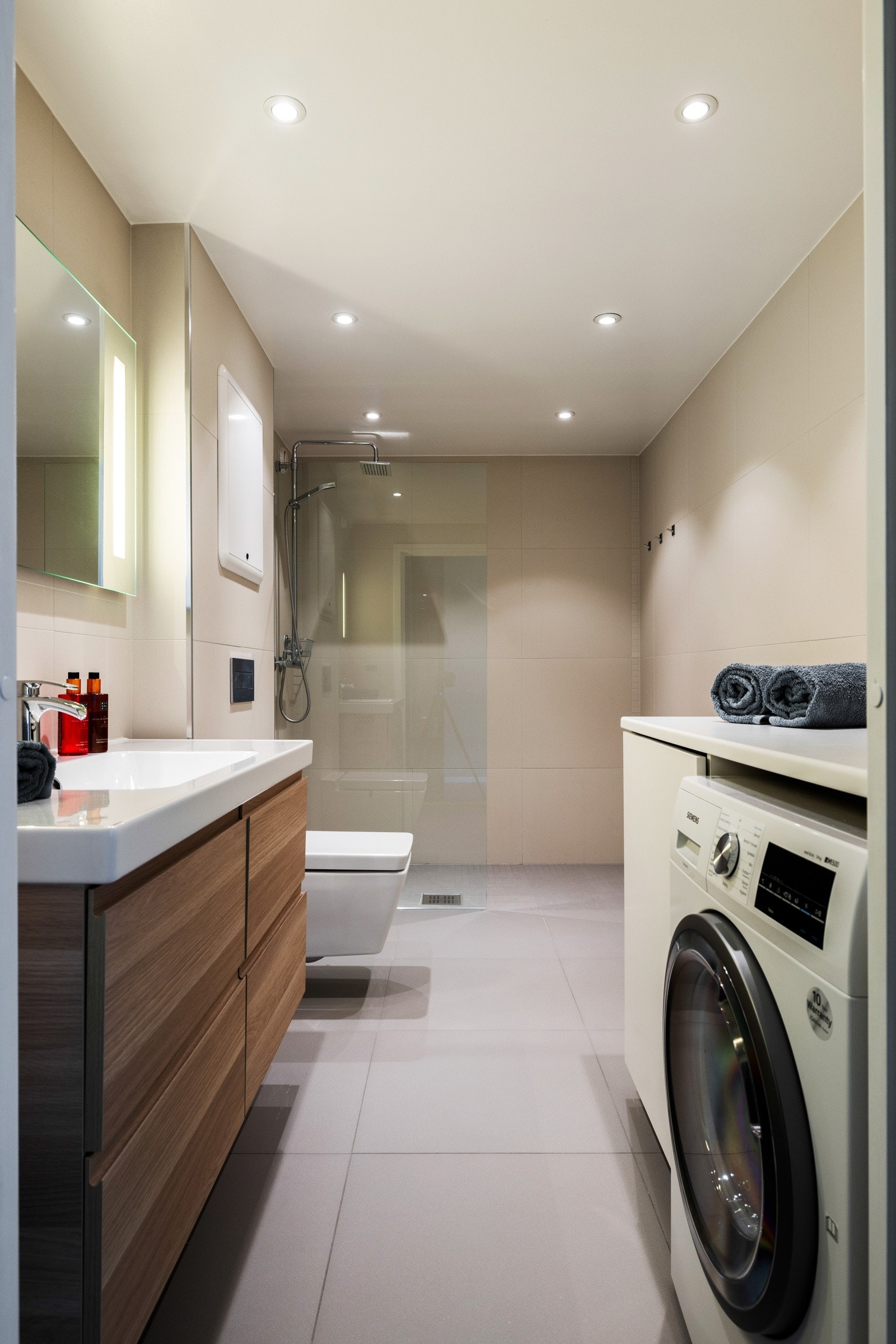 Delikat flislagt bad fra 2013 med behagelig gulvvarme. Galleribilde