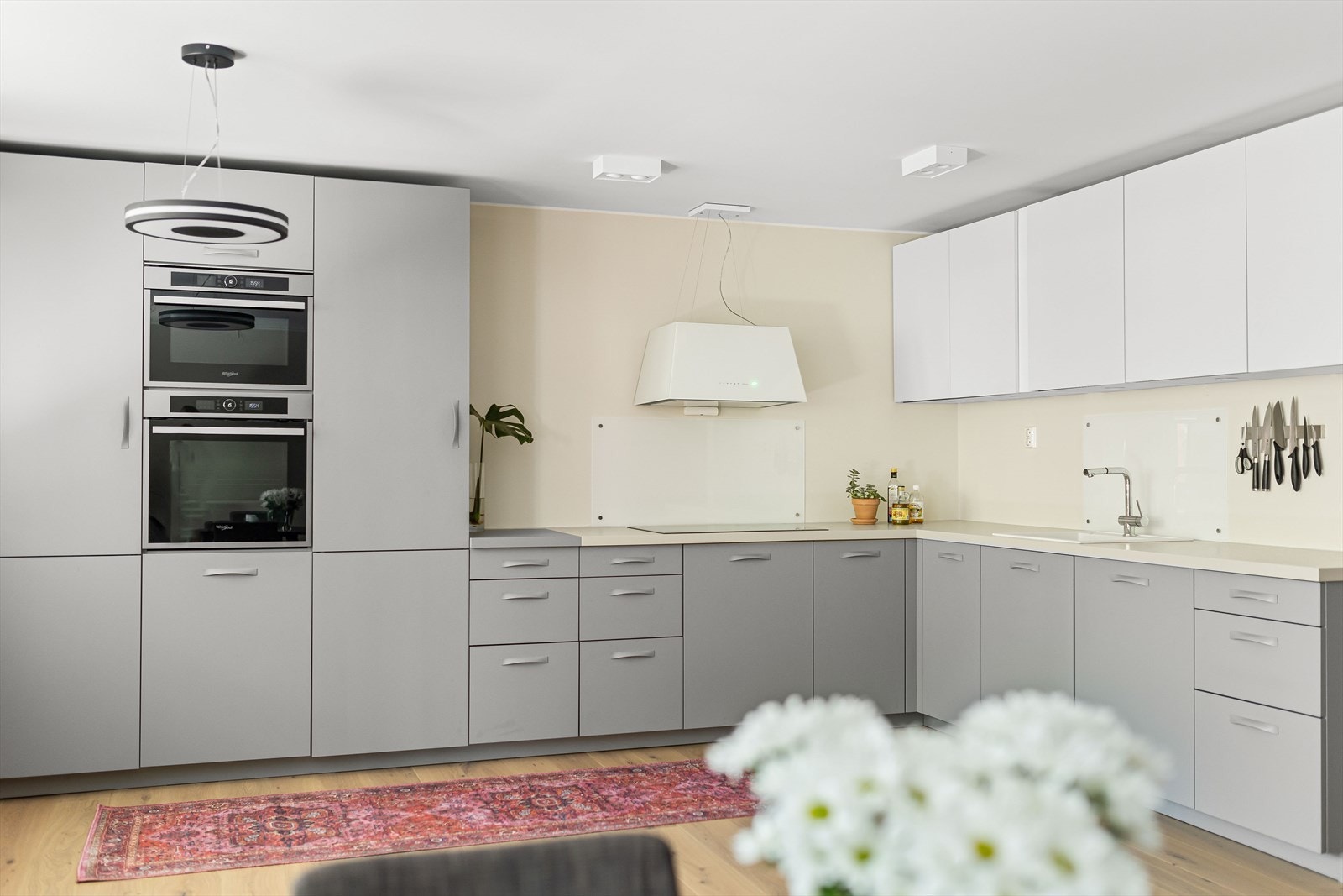 Kjøkkeninnredning fra Rotpunkt med slette fronter Galleribilde