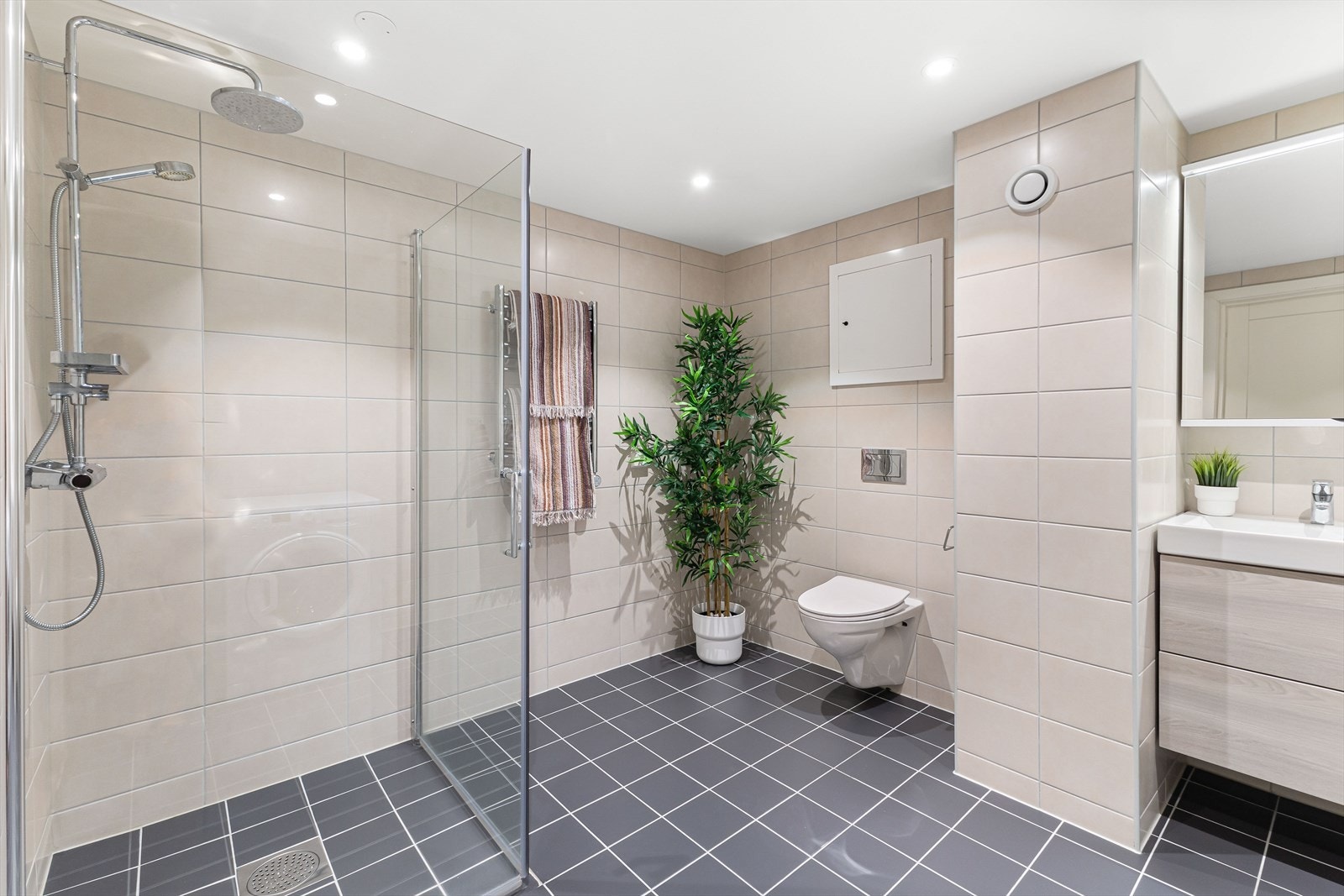 Badet ble totalrehabilitert av borettslaget i 2020. Arbeid utført av av SANS-bygg Galleribilde