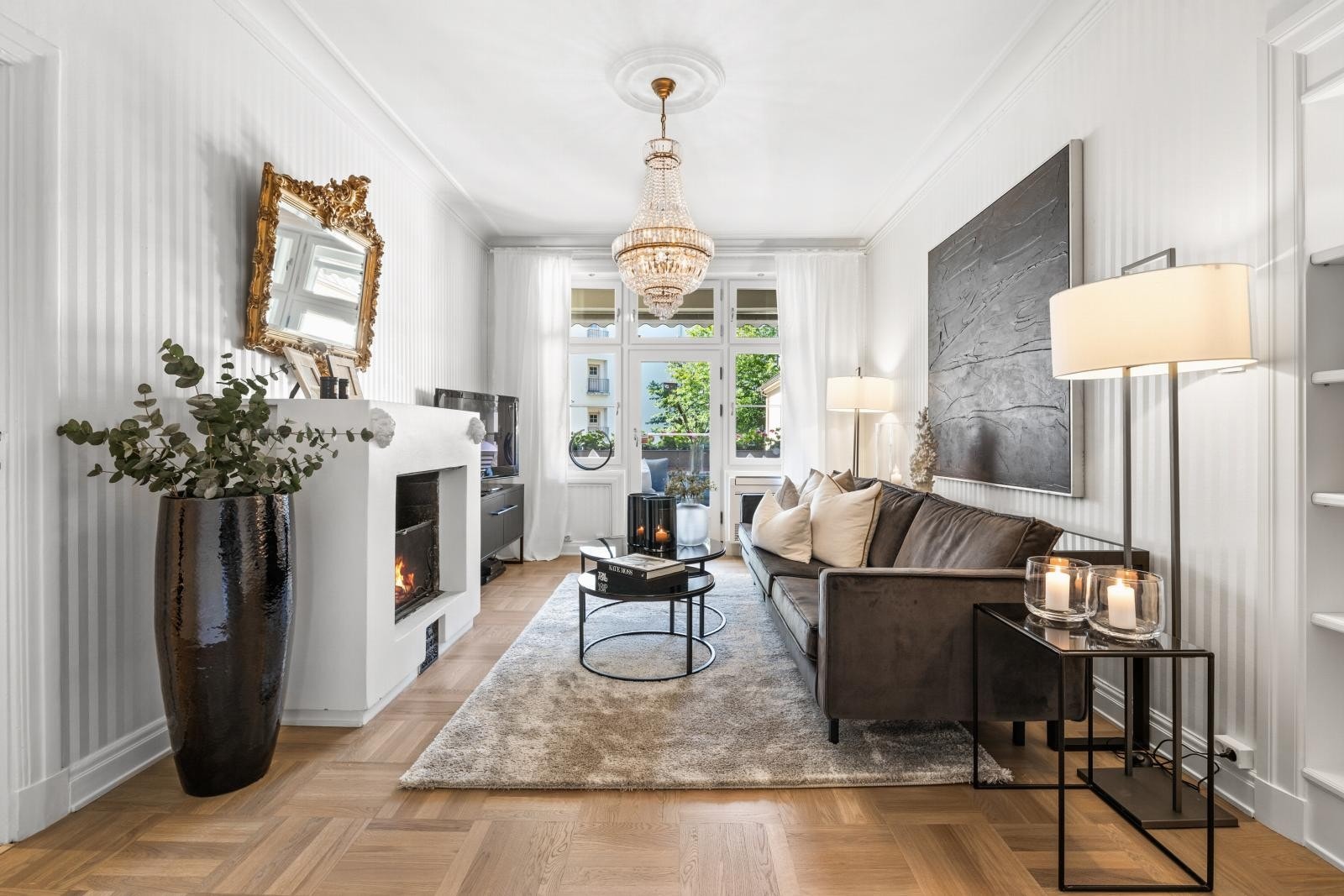 Velkommen til flotte Bygdøy allé 34, en stor og klassisk leilighet med svært attraktiv beliggenhet på Gimle. Galleribilde