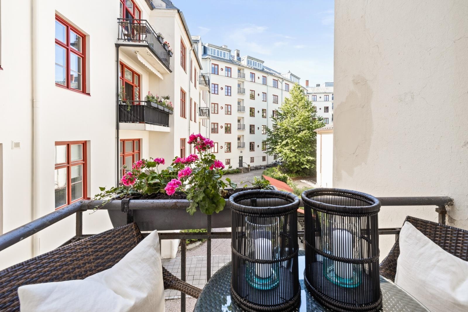 Hyggelig balkong fra baktrappen. Galleribilde