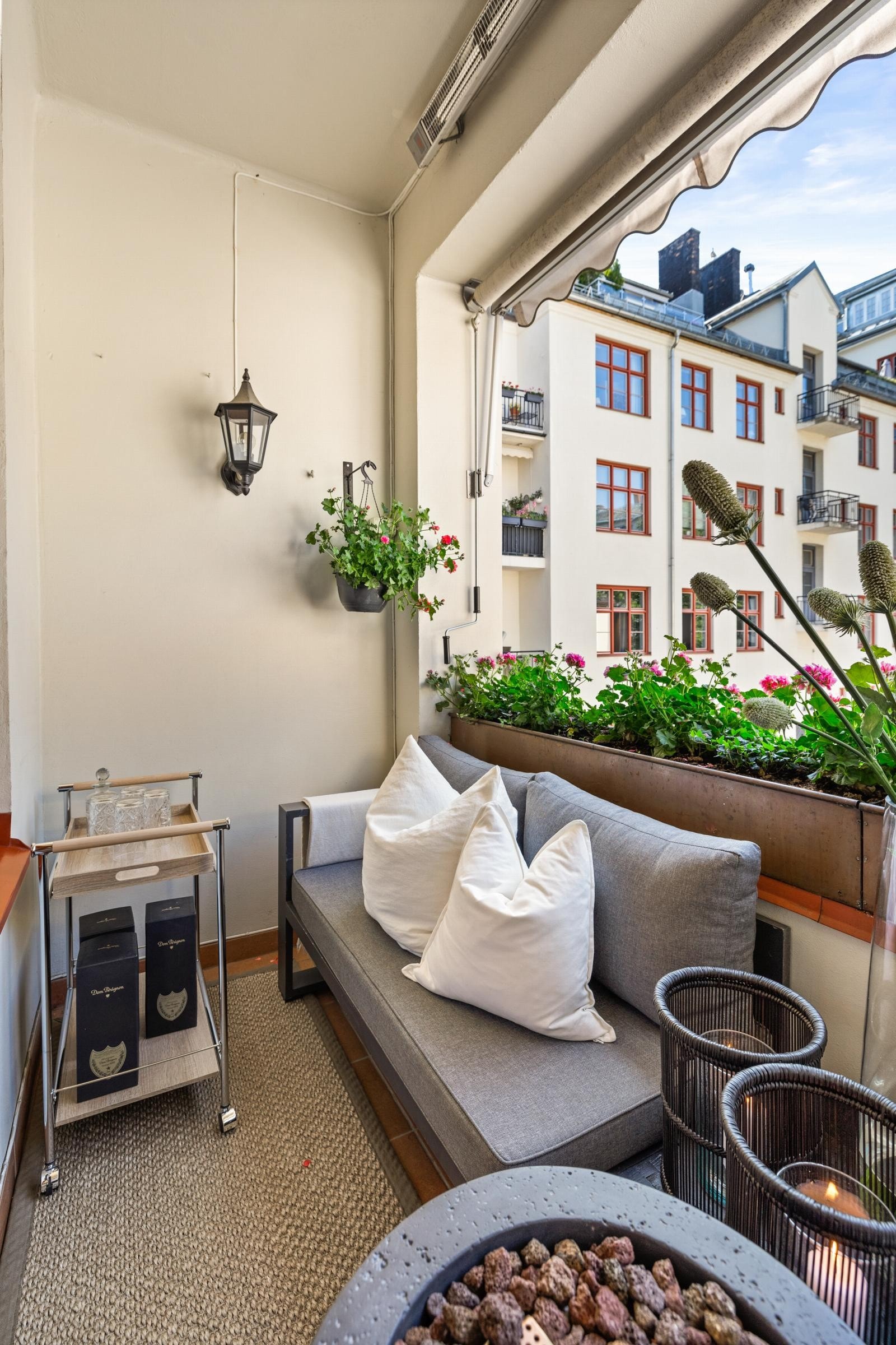 Balkongen har god plass til sittegruppe. Galleribilde