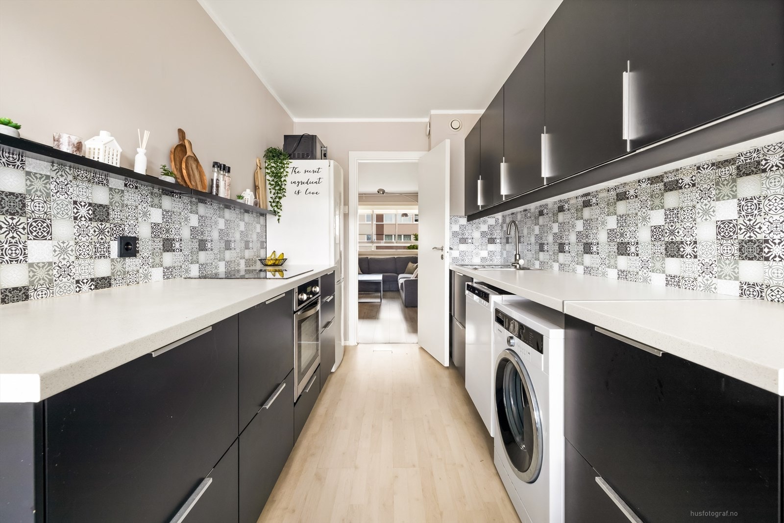 Kjøkkenet er moderne og pen Galleribilde