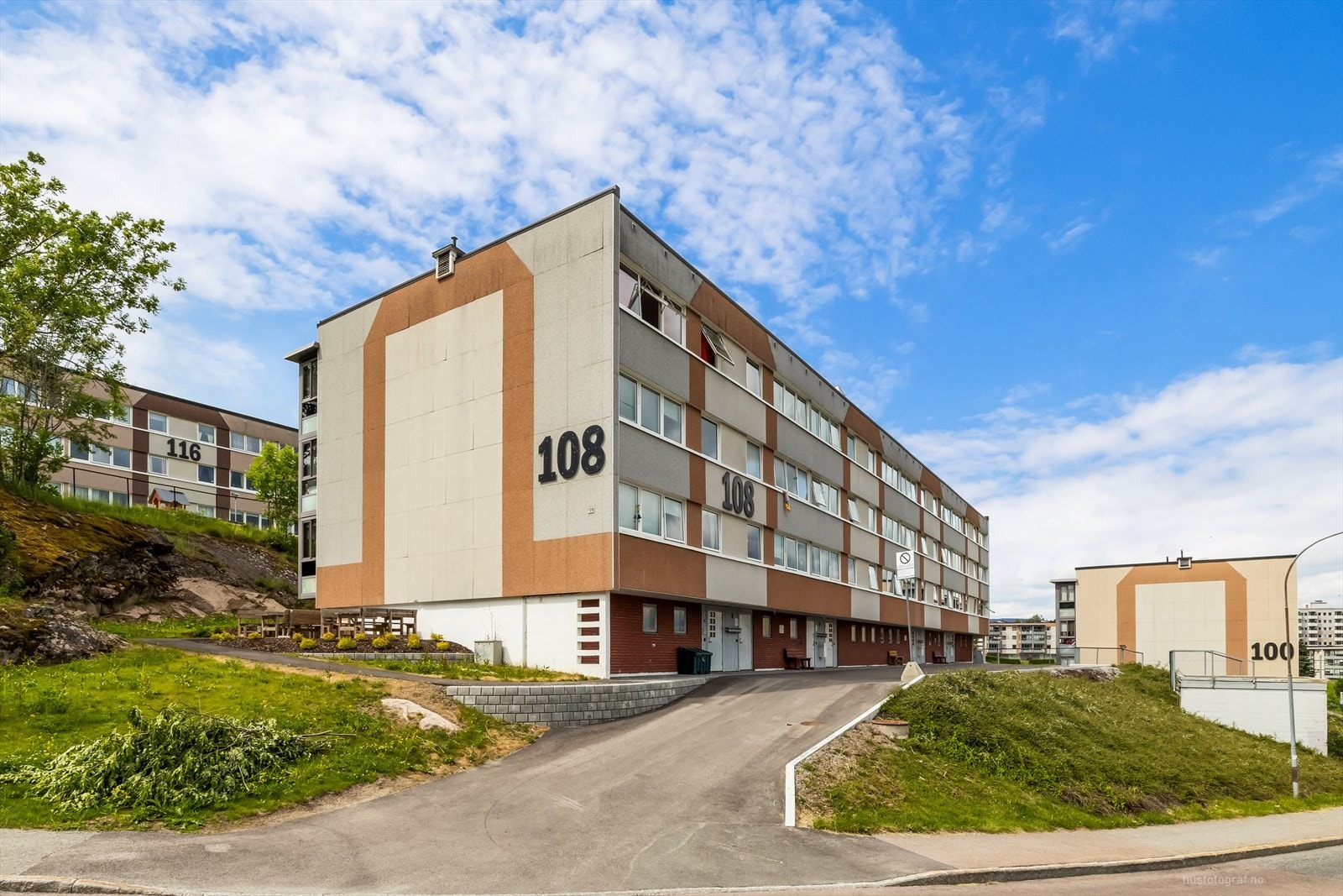 Pene og velholdte felles arealer på borettslagets eiendom Galleribilde