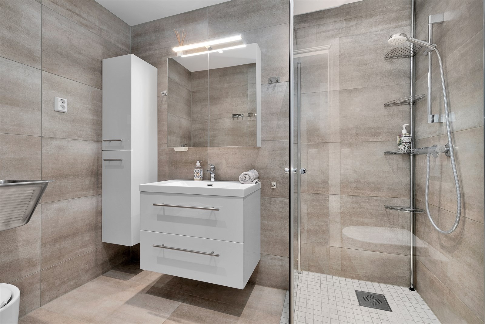 Bad 1 i tilknytning til soverom 1. Bygget i 2018. Galleribilde