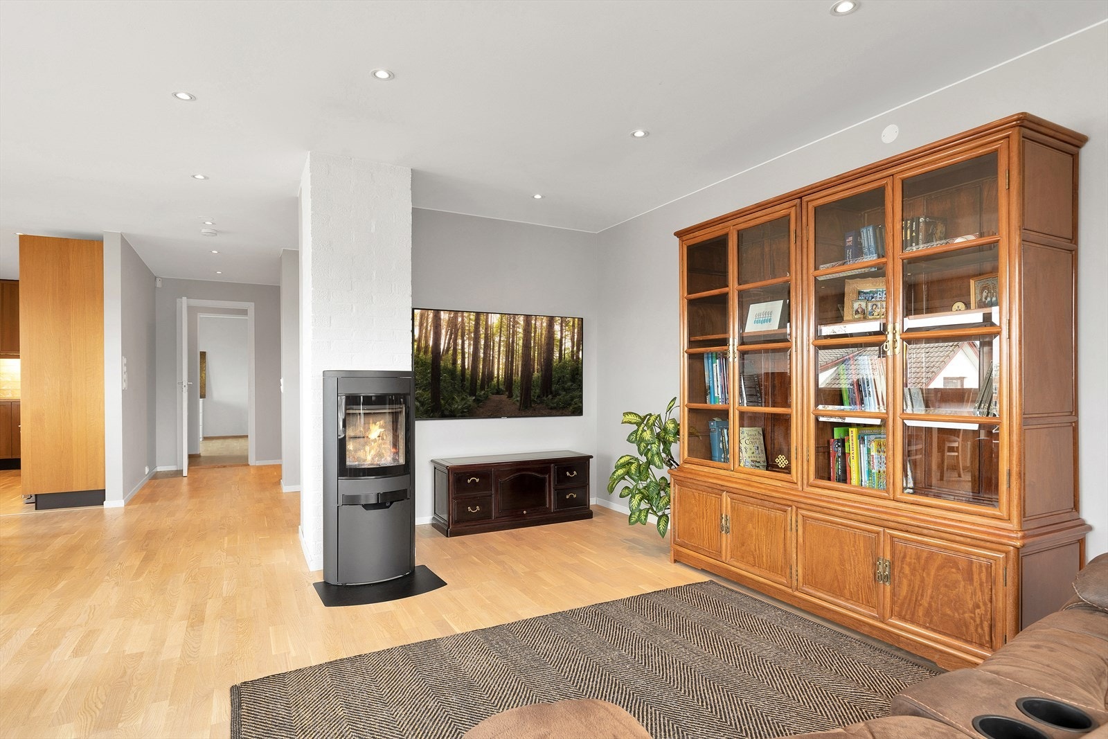 Stue - vedovn som avgir mye varme på kalde vinterdager Galleribilde