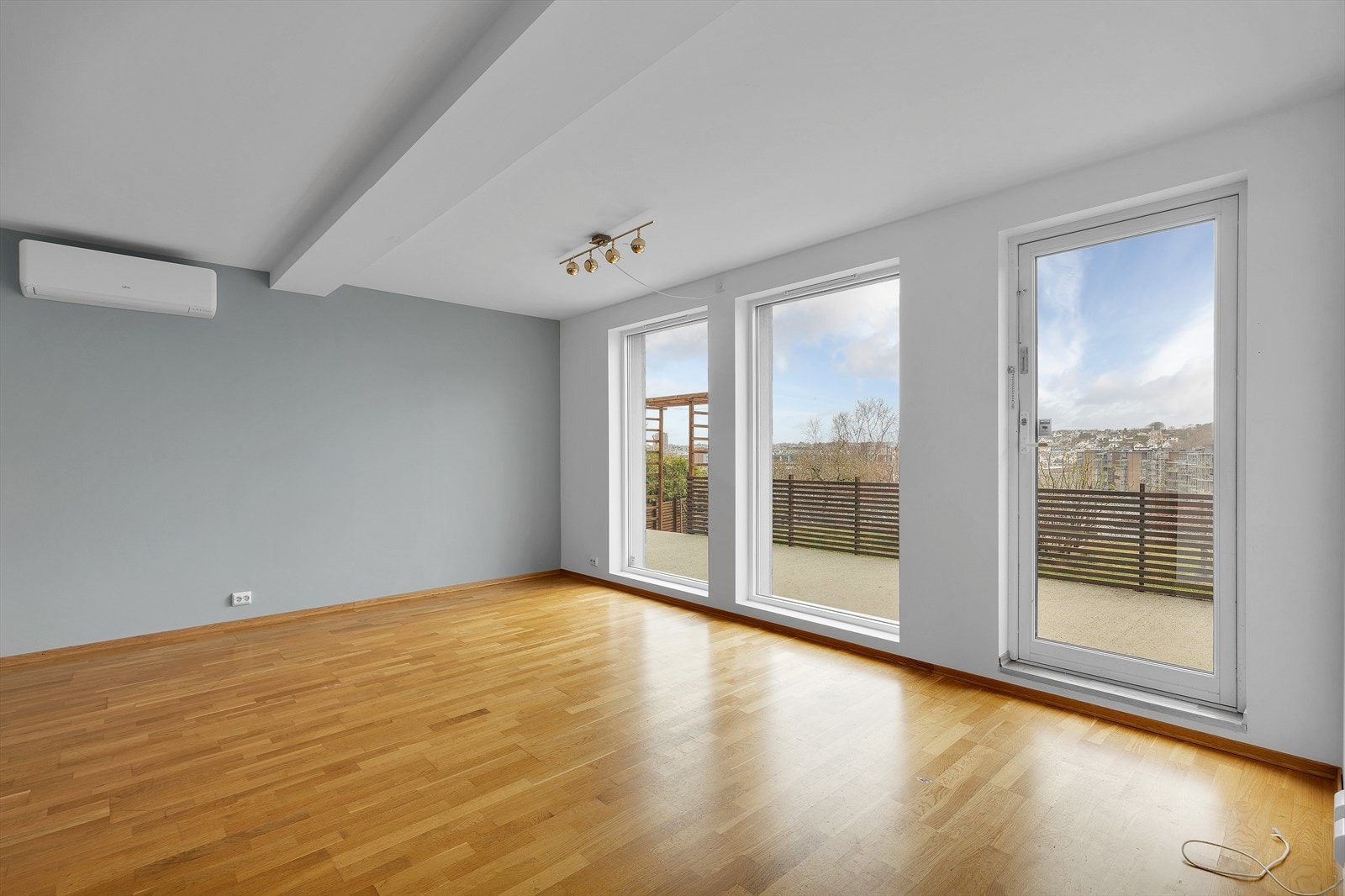 Leilighet i u.etg - stue. I boligen er det 2 varmepumper (én i hver etasje) Galleribilde