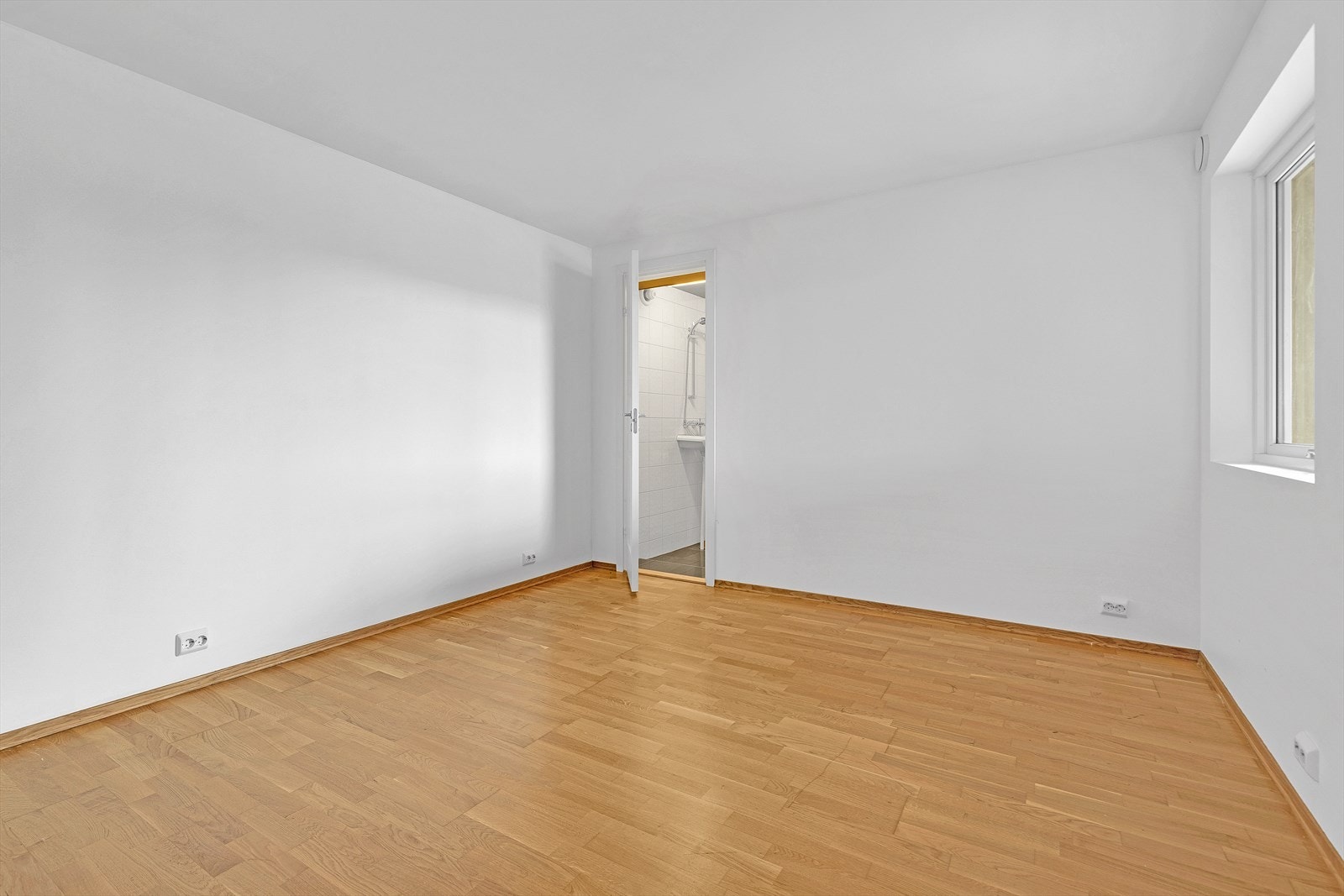 Leilighet i u.etg: soverom Galleribilde