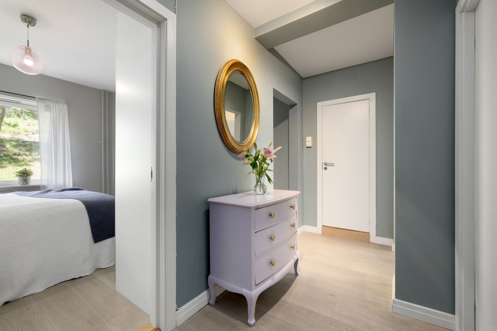 Gang mot soverom I Galleribilde