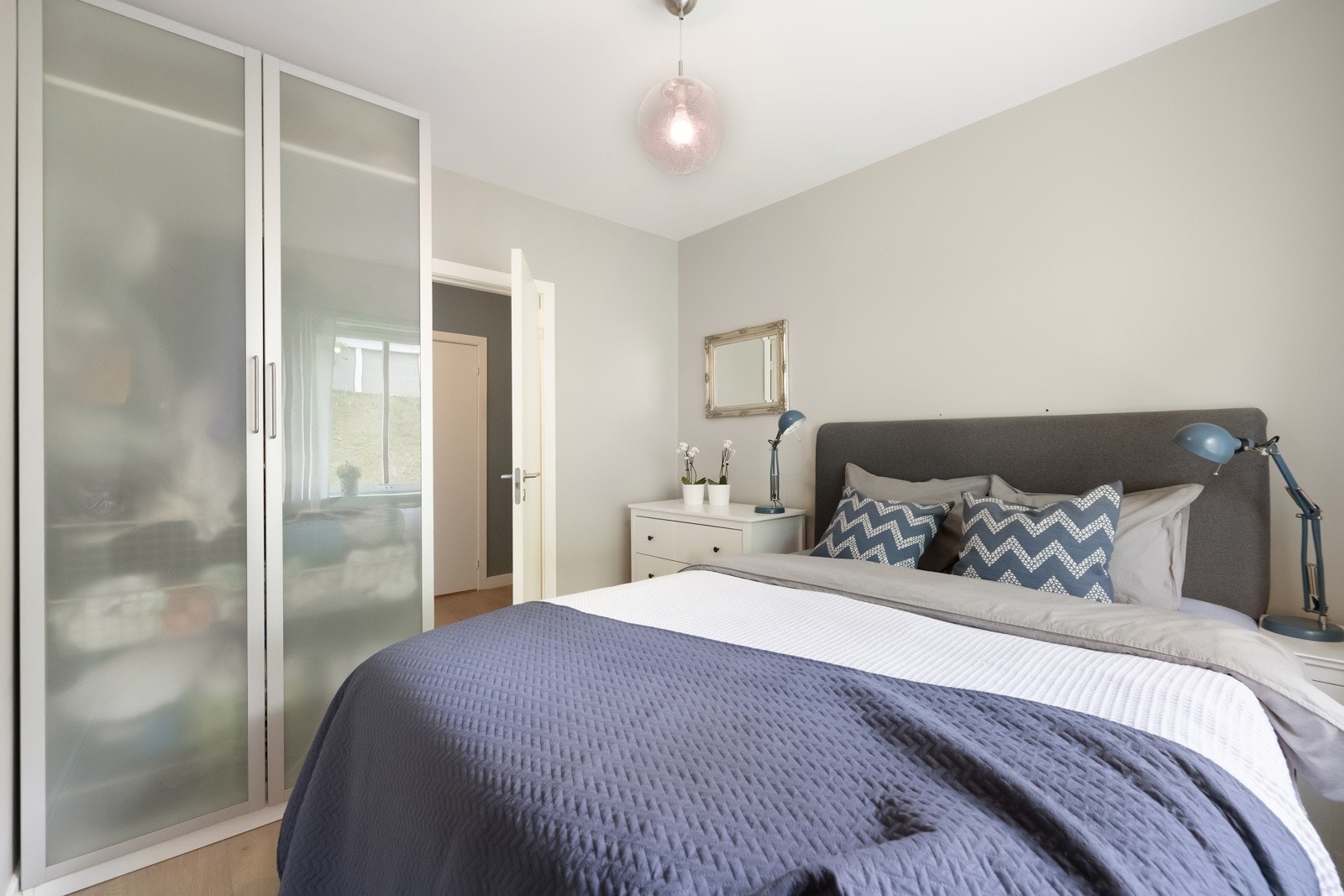 Godt med lagrinsplass i garderobeskap Galleribilde