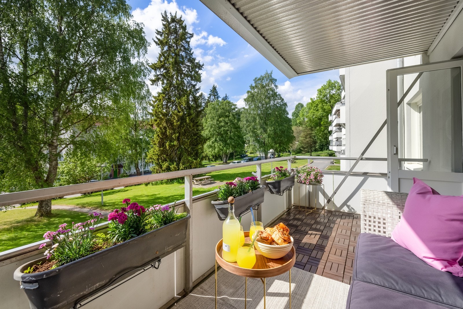 Herlig og solfylt balkong Galleribilde