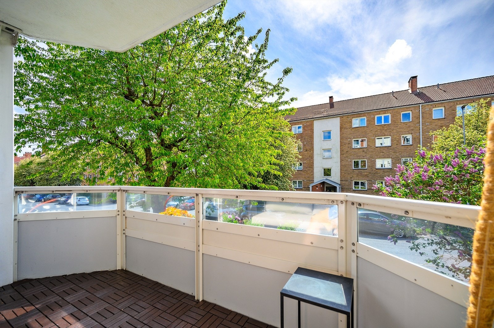 Direkte fra stuen er det adkomst til en hyggelig balkong med gode solforhold. Galleribilde