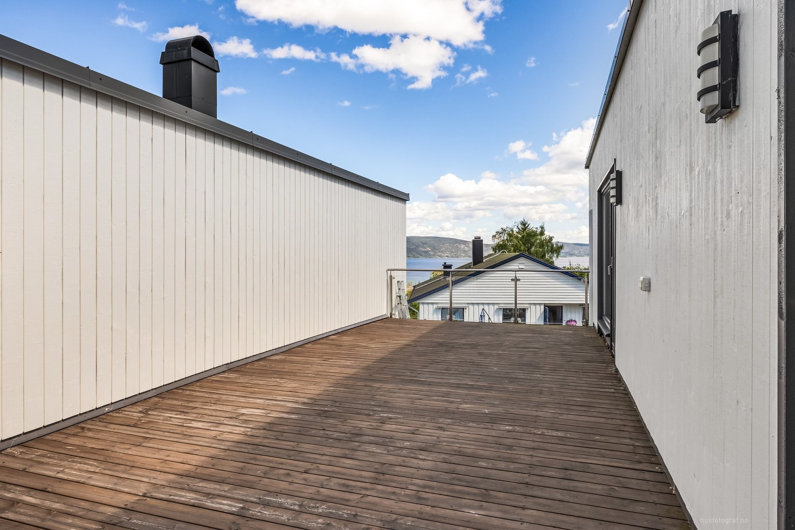 Fra stuen er det utgang til en flott takterrasse. Galleribilde