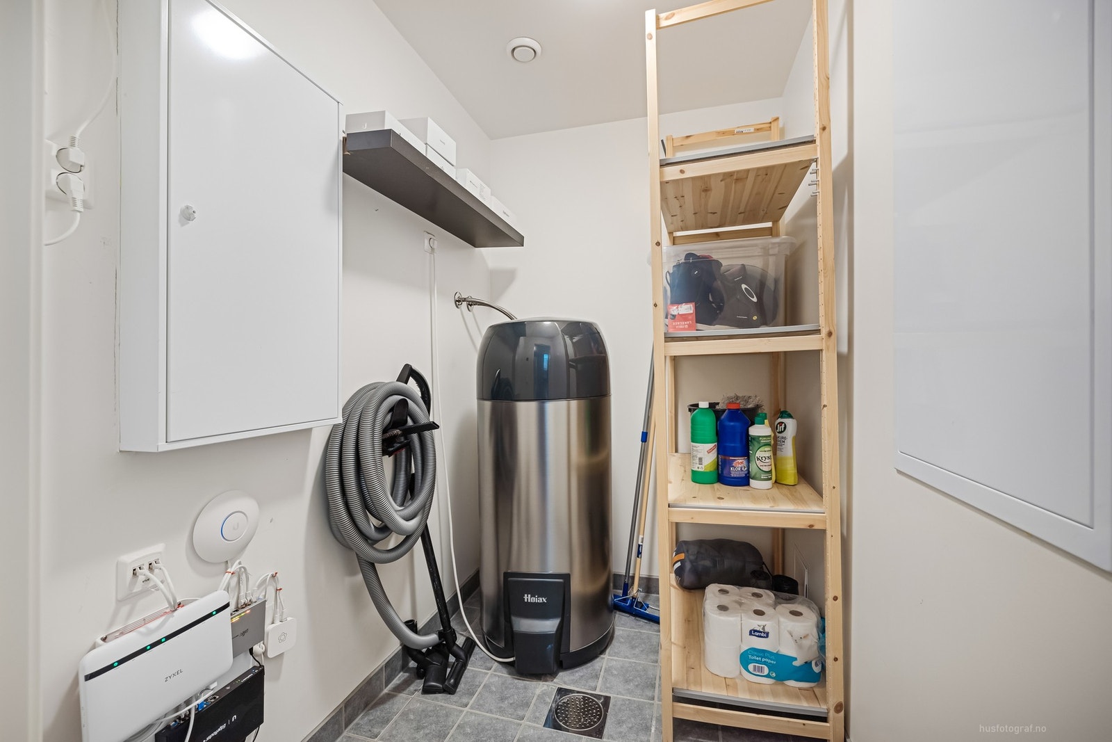 I tillegg finnes en praktisk bod i 1. etasje. Galleribilde